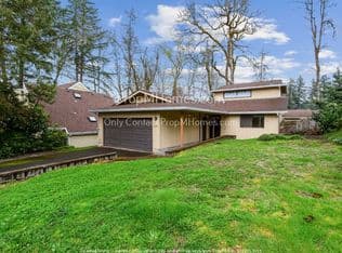 Nearby home at 2786 Robinwood Way