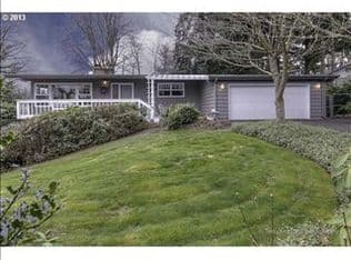 Nearby home at 2222 Hillcrest Dr