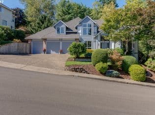 Nearby home at 1335 Stonehaven Dr