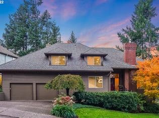 Nearby home at 1343 Troon Dr