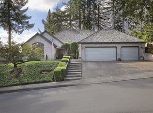 Nearby home at 1338 Troon Dr