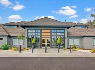 Nearby home at 1 Jefferson Pkwy #180