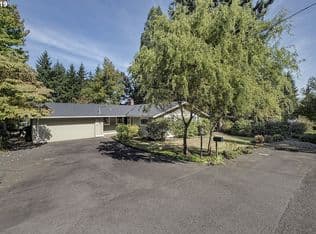 Nearby home at 2195 Hillcrest Dr