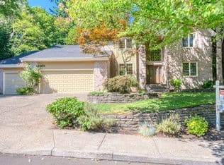 Nearby home at 1337 Stonehaven Dr