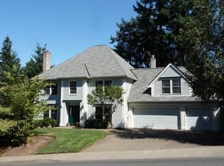 Nearby home at 1301 Stonehaven Dr