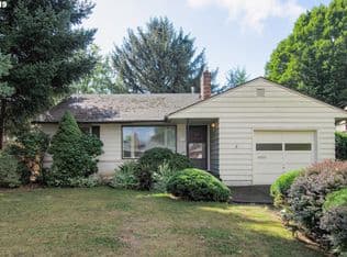 Nearby home at 4828 SE Willow St