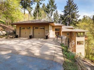 Nearby home at 2425 Woodhaven Ct