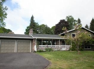 Nearby home at 1471 Marylhurst Dr