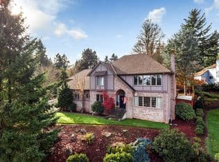 Nearby home at 1390 Skye Pkwy