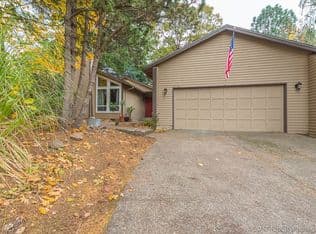 Nearby home at 17643 SW Janell Ct