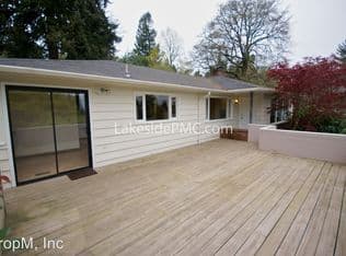 Nearby home at 2515 Hillcrest Dr