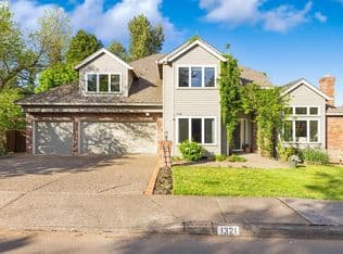 Nearby home at 1321 Stonehaven Dr