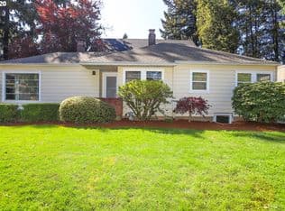 Nearby home at 4435 SE Tibbetts St