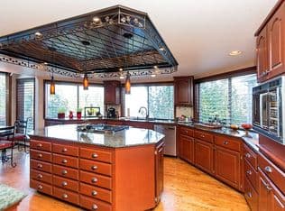 Nearby home at 1382 Leigh Ct