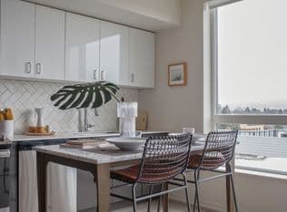 Nearby home at 4242 NE Halsey St #1-507