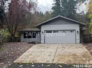 Nearby home at 18610 Midhill Cir