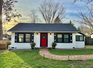 Nearby home at 10705 SW 75th Ave