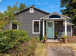 Nearby home at 4315 SE Rhodesa St