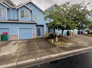 Nearby home at 778 198th Pl