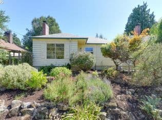 Nearby home at 4330 SE Woodward St