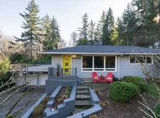 Nearby home at 2216 Arbor Dr