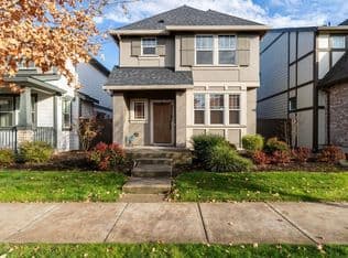 Nearby home at 420 SW Mitchum Ter
