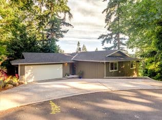 Nearby home at 16385 SE Hillside Ln