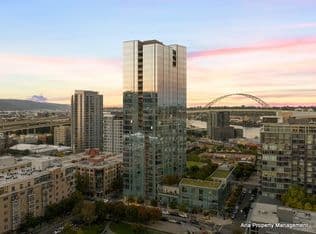 Nearby home at 1075 NW Northrup St UNIT 2715