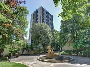 Nearby home at 111 SW Harrison St APT 2D