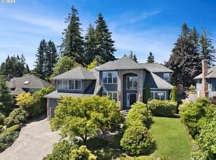 Nearby home at 1322 Stonehaven Dr