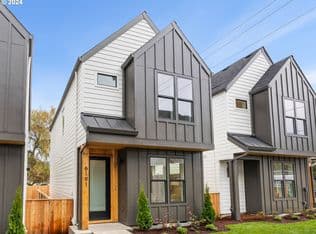 Nearby home at 6191 N Amherst St