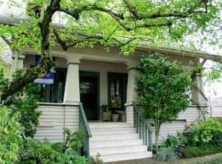 Nearby home at 2918 SE 43rd Ave