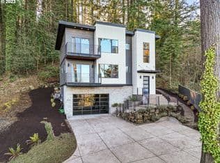 Nearby home at 19145 View Dr