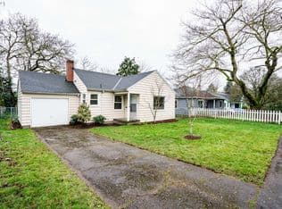 Nearby home at 9272 SE Alder St