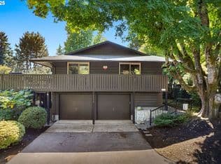 Nearby home at 2090 Valley View Dr