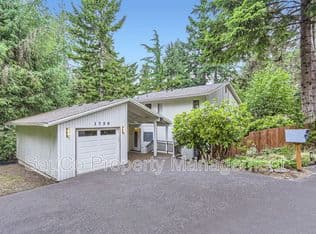 Nearby home at 1759 Marylhurst Dr