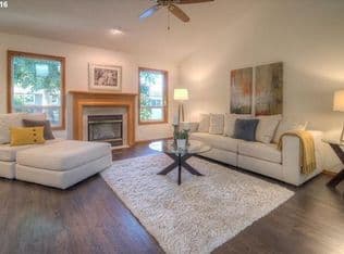 Nearby home at 9501 SE 44th Ct