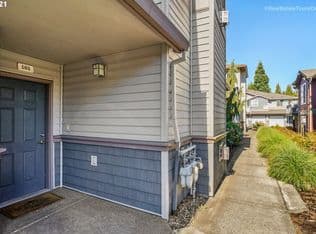 Nearby home at 1819 NE 101st Ave UNIT 102