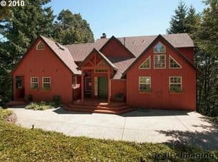 Nearby home at 2452 Hillcrest Ct