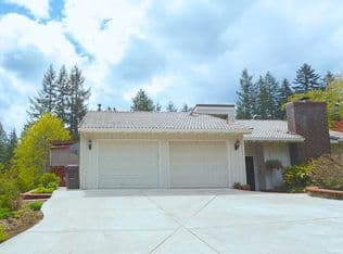 Nearby home at 2248 Valley View Dr