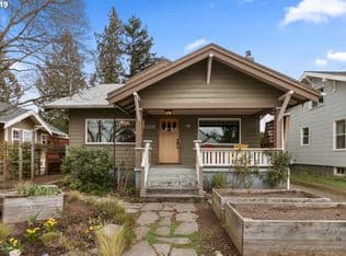Nearby home at 534 NE 71st Ave