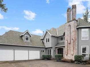 Nearby home at 1308 Stonehaven Dr