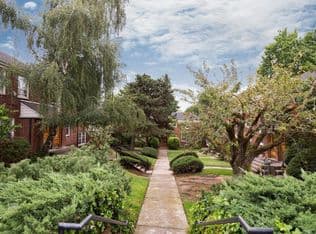 Nearby home at 5400 NE Sandycrest Ter #5685-1