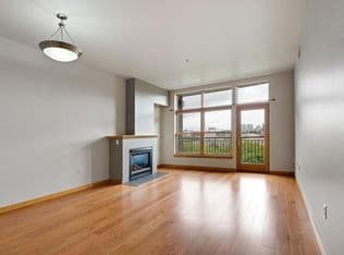 Nearby home at 821 NW 11th Ave APT 505