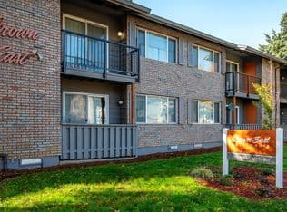 Nearby home at 915 NE 122nd Ave #2100512