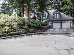 Nearby home at 1396 Skye Ct