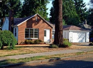 Nearby home at 4421 SE Tibbetts St