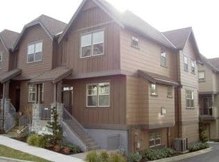 Nearby home at 607 SW Foresta Ter