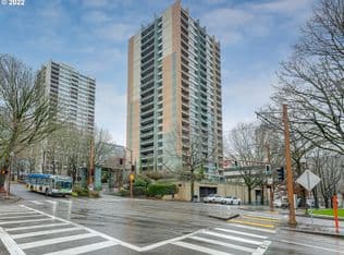 Nearby home at 111 SW Harrison St APT 3E