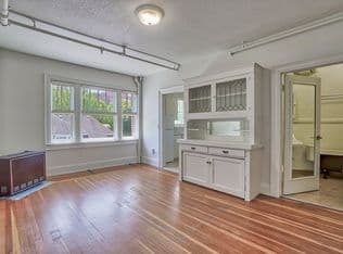 Nearby home at 1129 SW Columbia St #31